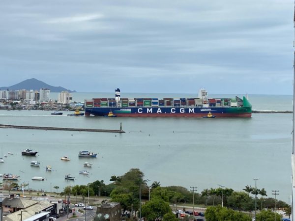 Porto de Itajaí recebeu o maior navio em sua história portuária