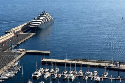 España: Buque de The Ritz-Carlton Yacht Collection hace primer arribo a Puerto La Estaca