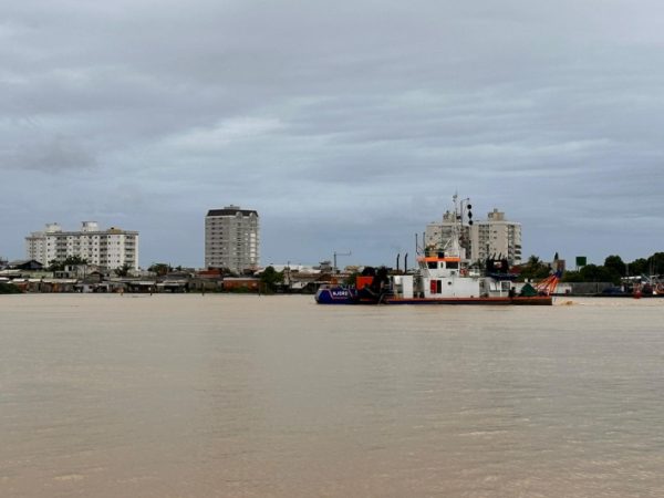 Acordo garante retomada retomada de dragagem no canal do Itajaí-Açu