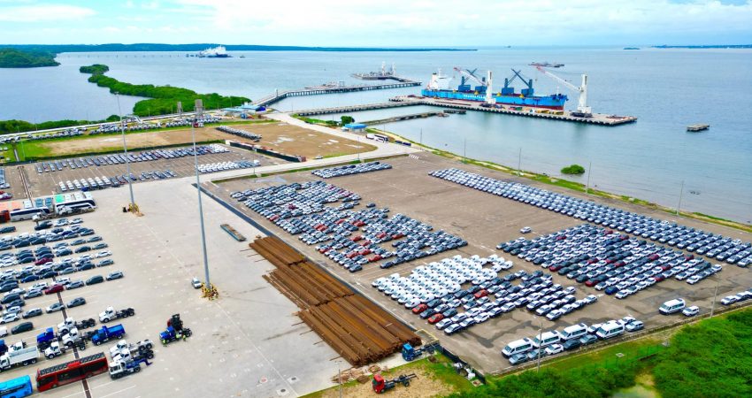 nave en puerto bahia 4