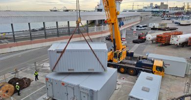 Primer OPS para ferrys del Port de Barcelona arriba a terminal de Grimaldi