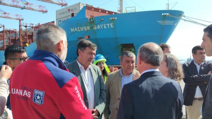 Ministro de Agricultura recorre Puerto de Valparaíso en semana más activa de exportación de cerezas