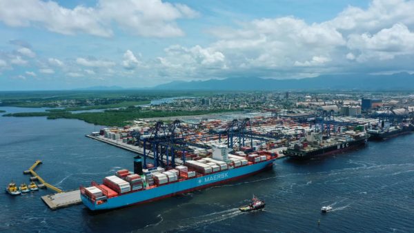 Terminal de Contêineres de Paranaguá recebe primeiro navio com novo calado máximo no cais