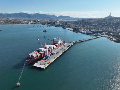 Terminal Puerto Coquimbo da inicio a temporada de frutas 2024-2025 con arribo de buque operado por Maersk