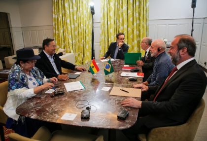 Bolivia y Brasil tratan construcción de tren bioceánico