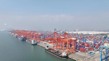 China: Puerto del golfo de Beibu supera los 9 millones de TEU transferidos en 2024