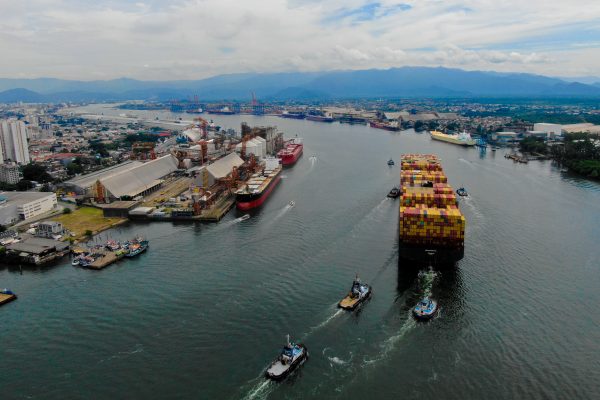 Porto de Santos bate recorde histórico de movimentação de cargas em 2024