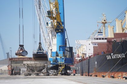 Port Tarragona optimiza las operativas portuarias de descarga y almacenamiento de cereales