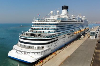 Puerto de Qingdao recibe primera visita del Adora Magic City