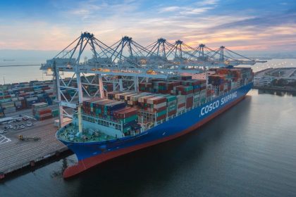 Cosco Shipping protesta contra tarifas portuarias de Estados Unidos a buques ligados a China