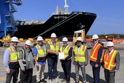EE. UU.: Port Everglades recibe por primera vez un buque carguero propulsado por GNL con arribo inaugural del nuevo Quetzal