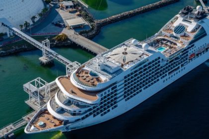 Puerto de Long Beach recibe primera visita del Seabourn Encore