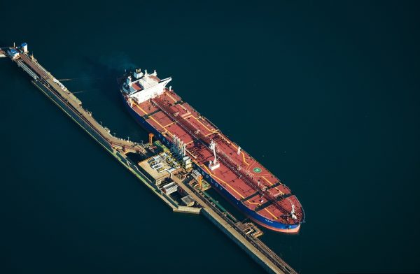 Caen exportaciones de petróleo desde puertos rusos del Mar Negro en noviembre de 2025