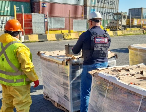 Aduanas incauta tres contenedores con baterías usadas que pretendían ser exportadas de Chile a Panamá