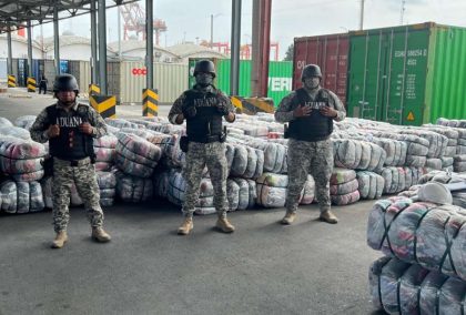 Interceptan cargamento de ropa usada para impedir competencia desleal en Ecuador