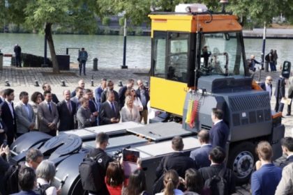 EVO presenta en Sevilla su vehículo H2Tractor