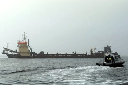 Puerto de Aveiro reanuda obras de dragado para mantener el canal principal