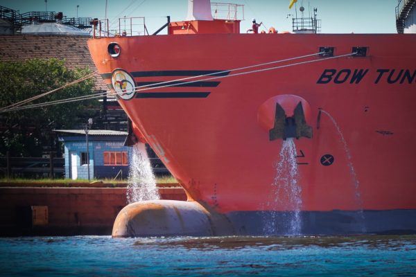 APS volta a fiscalizar descarte de água de lastro por navios que acessam Porto de Santos