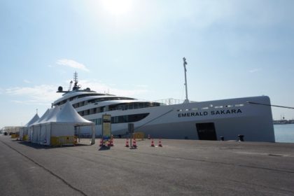 Emerald Sakara arriba a Castellón con 90 pasajeros