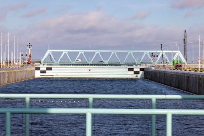 Canal Gante-Terneuzen prepara próxima fase de pruebas con buques de 38 metros de eslora