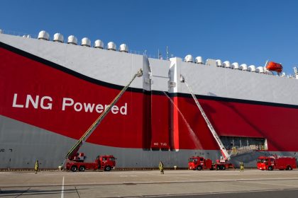 K Line participa de simulacro de incendio en buque Ro-Ro en el Puerto de Yokohama