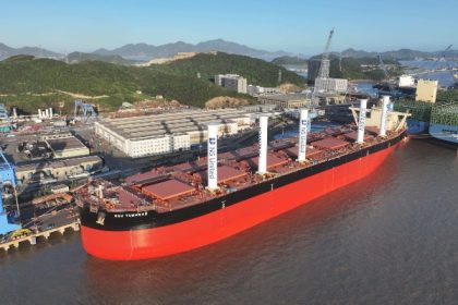 Anemoi completa instalación de velas de rotor en granelero de NSU