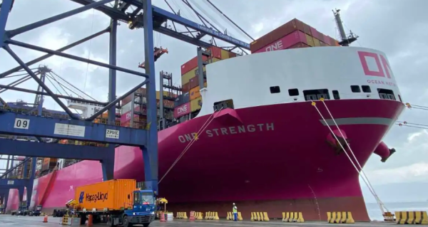 TCP recebe o navio ONE Strength