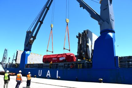 Uruguay: Desembarcan en Puerto de Montevideo locomotoras construidas en Brasil para Grupo RAS