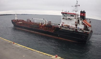 Buque tanque de pabellón chileno recibe reconocimiento por 1.379 días sin accidentes