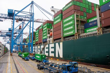 Terminal Pacífico Sur consigue nuevo hito con arribo de portacontenedores de Evergreen