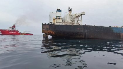 Explosiones alcanzan buques cisterna sancionados frente a costa de Turquía