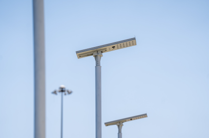 ATI completa instalación del 100% de luminarias solares