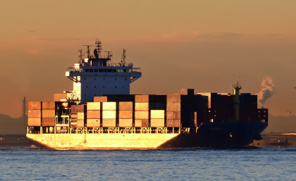 Tarifas en principales rutas marítimas caen 2% durante última semana