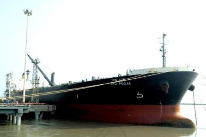 G E Shipping vende buque tanque de productos de rango medio Jag Pooja