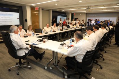 Panamá discute planes para desarrollar infraestructura logística