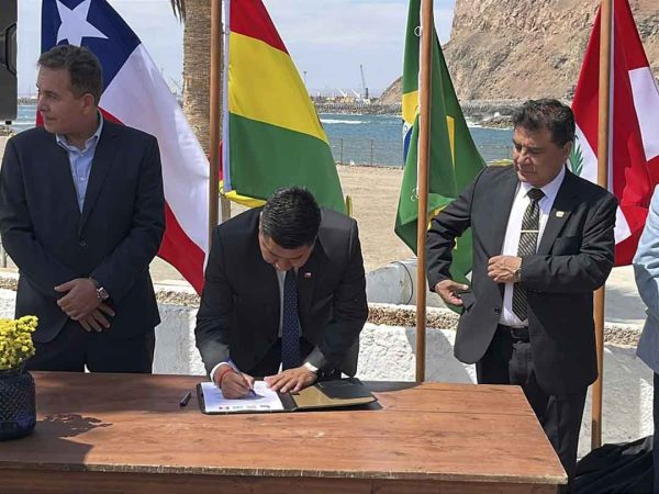 Fotos: Autoridades impulsan Corredor Bioceánico Central - Amazónico Andino con firma de acuerdo en Arica