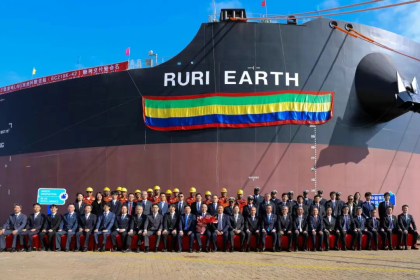 MOL recibe nuevo granelero a combustible dual GNL