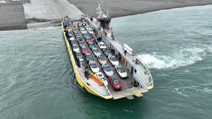 Naviera Tabsa transporta 53 Ferrari por aguas de Magallanes