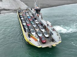 Naviera Tabsa transporta 53 Ferrari por aguas de Magallanes