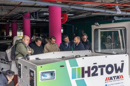 Puerto de Bilbao prueba tractor de remolque de hidrógeno H2TOW para descarbonizar operaciones de alta intensidad