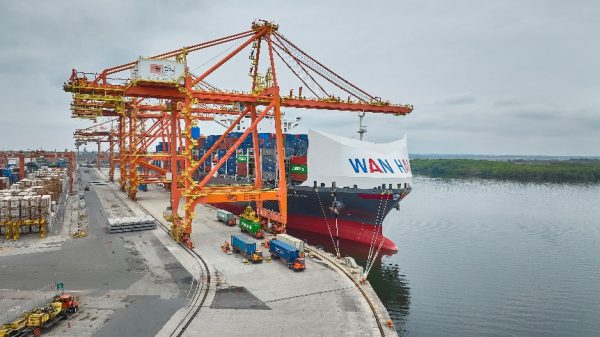 Contecon Guayaquil realiza la mayor transferencia de contenedores de la historia de Ecuador en una sola recalada