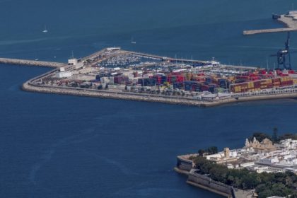 Autoridad Portuaria de Cádiz tramita concesión para parking en altura