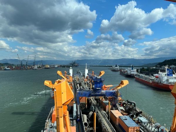 APS realiza serviço programado para manutenção da profundidade do Porto de Santos