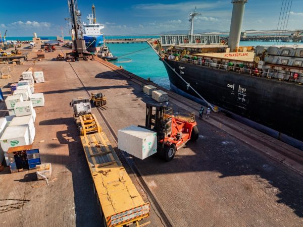 Porto do Pecém bate recorde histórico na movimentação de rochas ornamentais em 2025