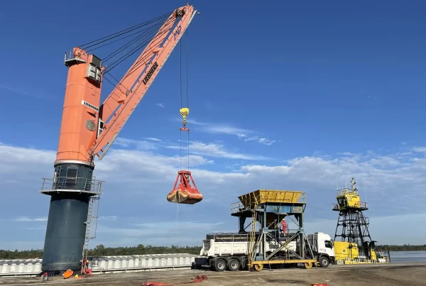Uruguay: Puerto de Paysandú recibe 12.650 toneladas de azúcar crudo para Azucarlito