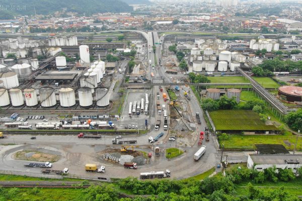 Obras de drenagem na Alemoa provocam desvios da perimetral