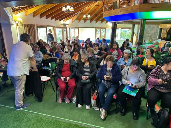 PVSA capacita a dirigentes comunitarios de Puchuncaví en inteligencia artificial y nuevas tecnologías