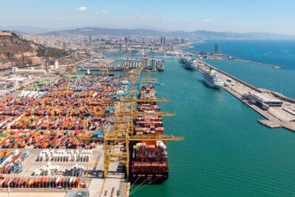 Movimiento de contenedores expresa crecimiento en Puerto de Barcelona