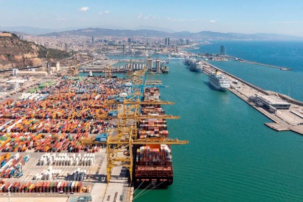 Movimiento de contenedores expresa crecimiento en Puerto de Barcelona
