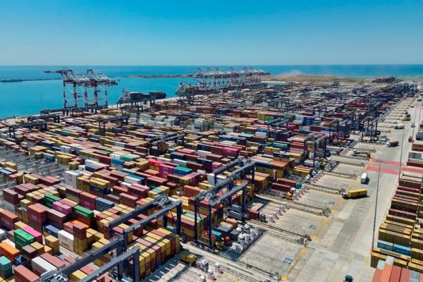 Port de Barcelona prorroga autorización de venta del 50% de las acciones de Best a TiL
